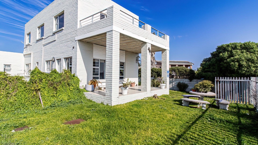 4 Bedroom Property for Sale in De Kelders Western Cape